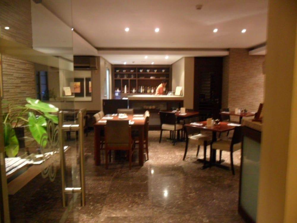 Amorsolo Mansion Hotel Makati City Exterior photo