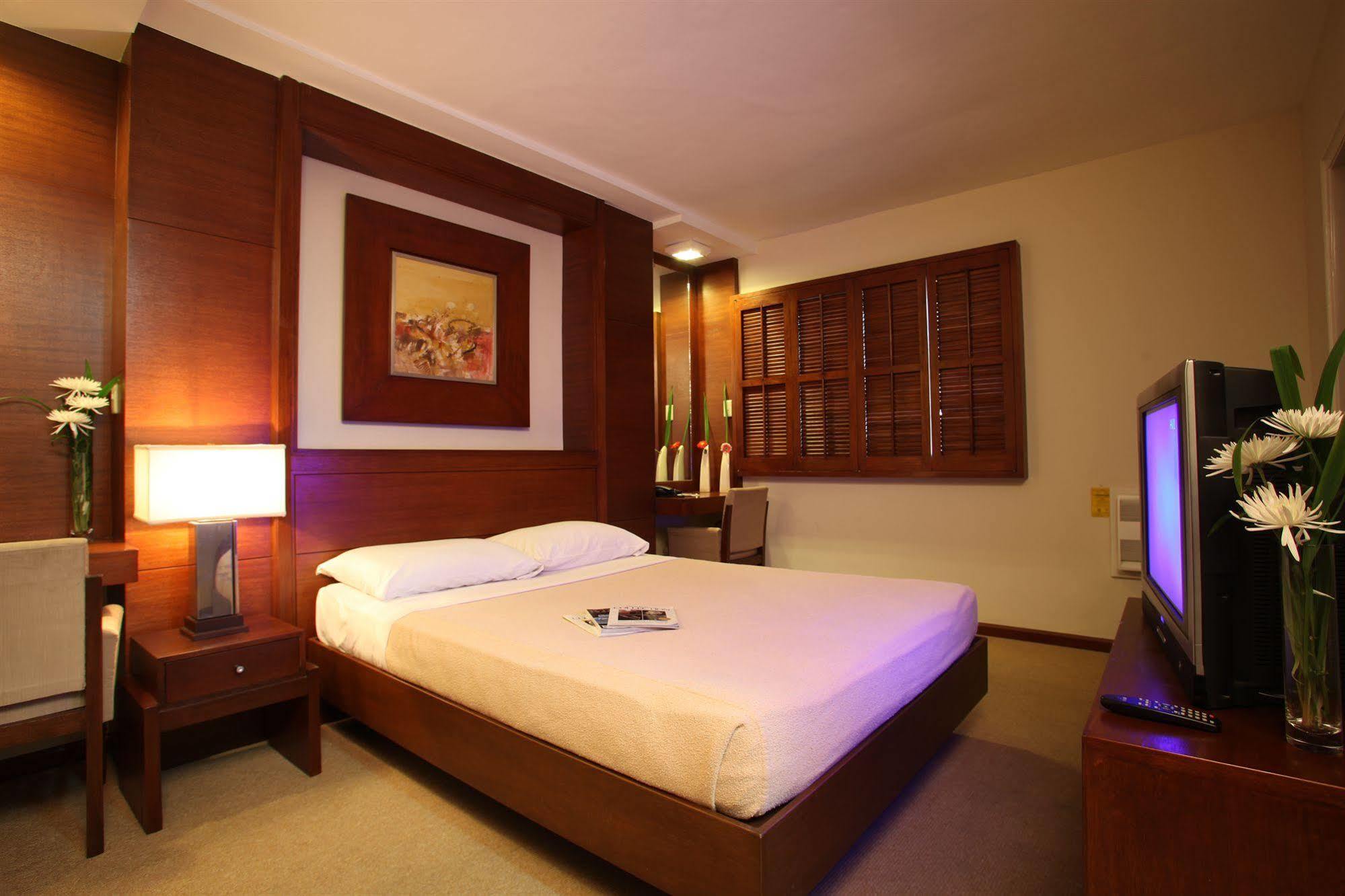 Amorsolo Mansion Hotel Makati City Exterior photo