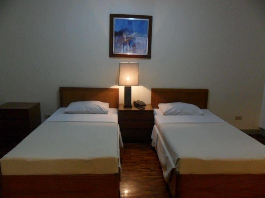 Amorsolo Mansion Hotel Makati City Exterior photo